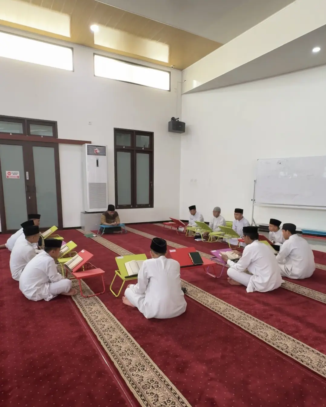 Halaqoh tahfizh Al-Qur'an